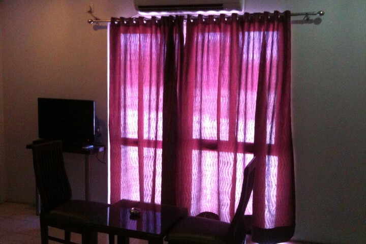 Room 4 of 7