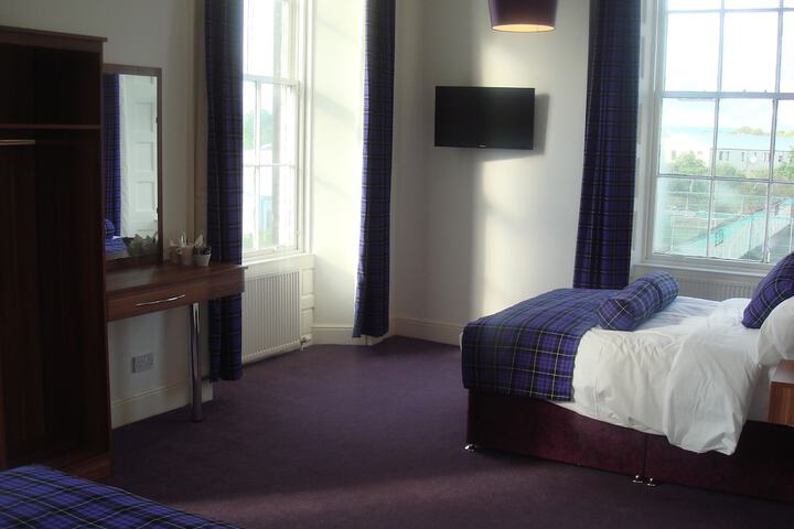 Room 10 of 33