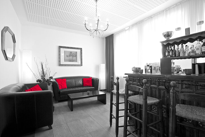 Lounge 44 of 50