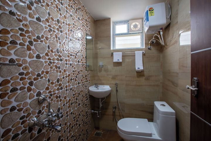 Room 17 of 27