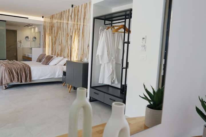 Room 70 of 184