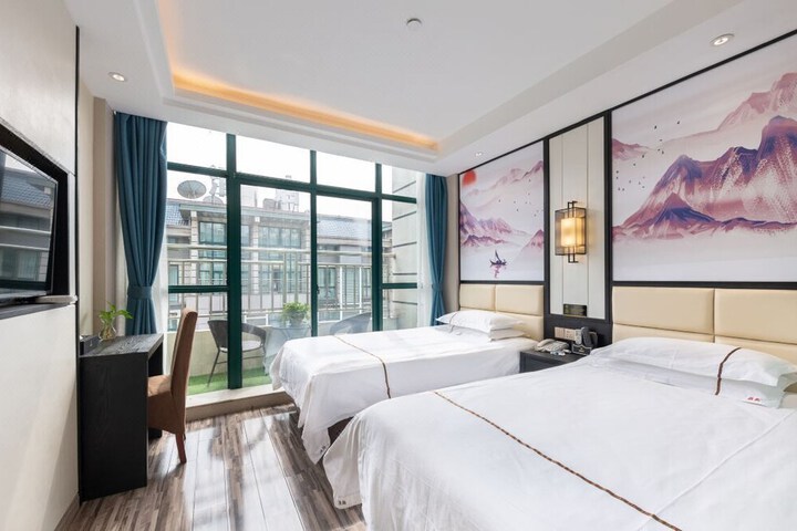 Room 15 of 18