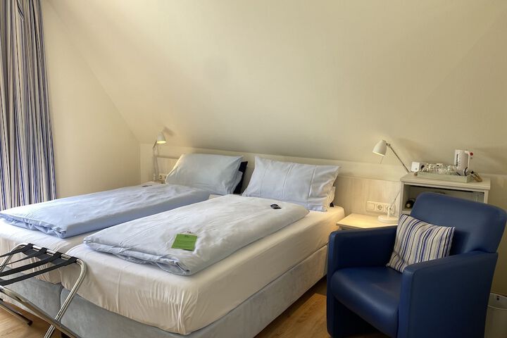 Room 4 of 34