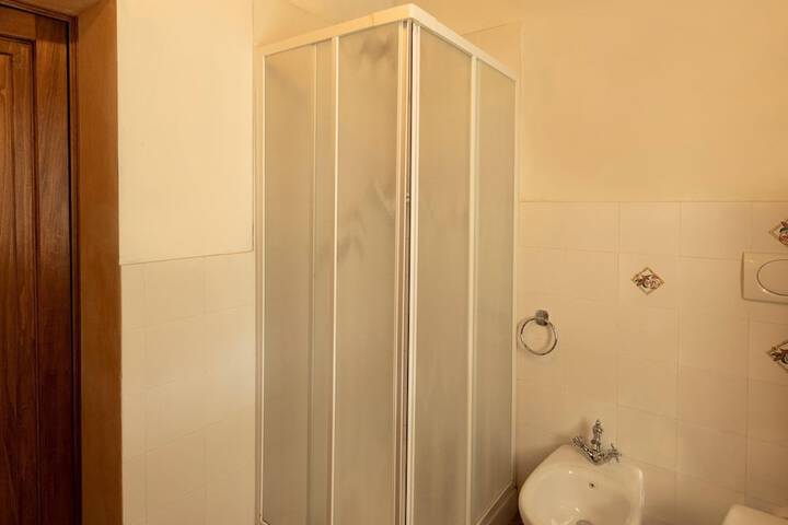 Room 15 of 36