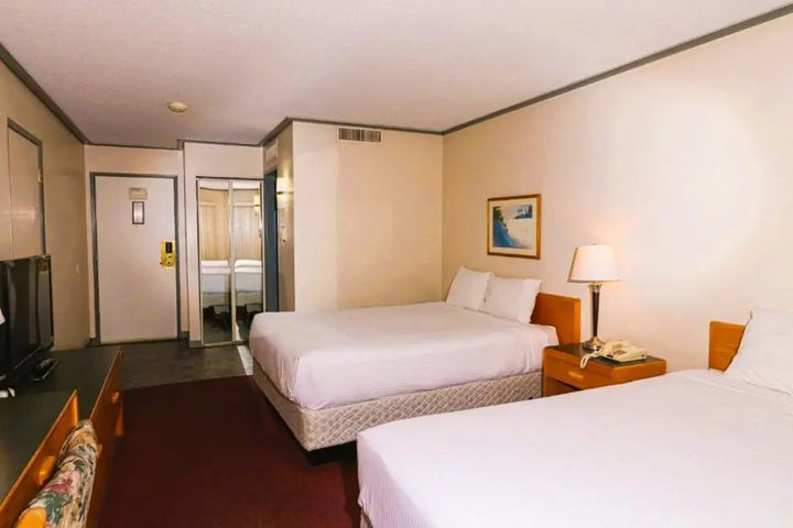 Room 3 of 8