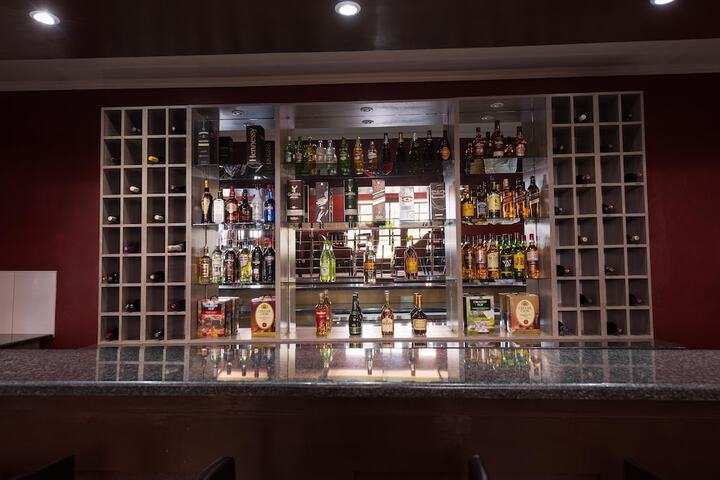 Lounge 43 of 55