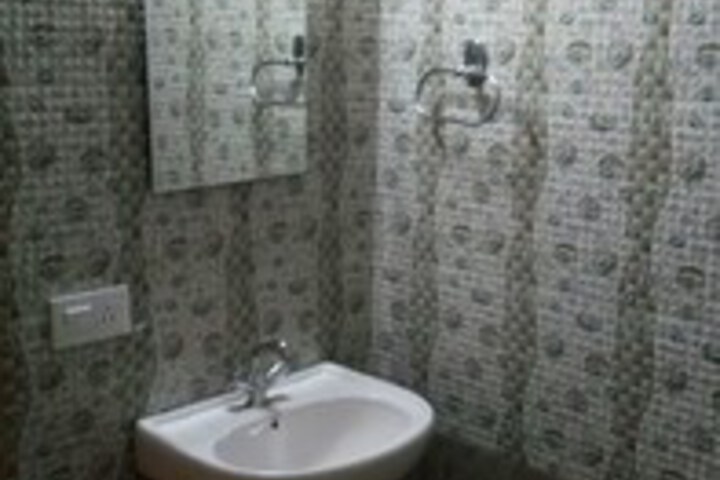 Room 3 of 17