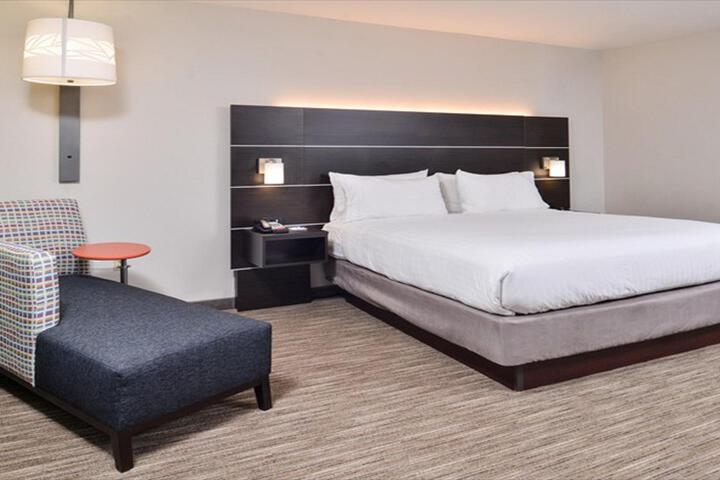 1 King Bed (1 of 23)