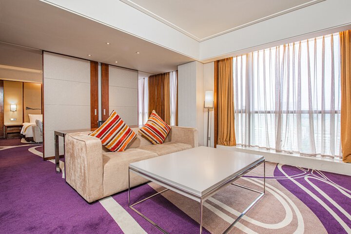 Room 3 of 109