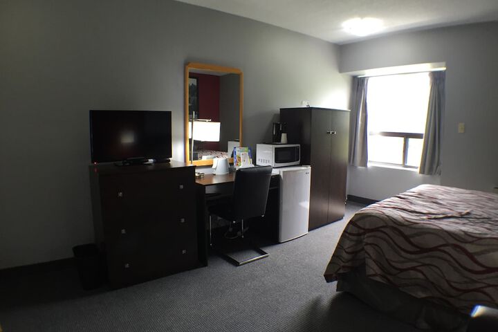 Room 6 of 25