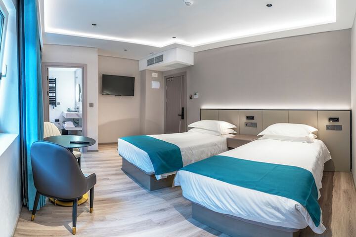 Room 7 of 27