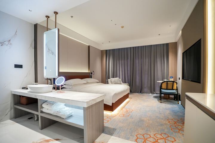 Room 16 of 85
