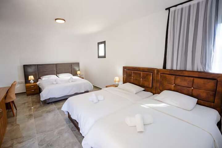 Room 3 of 28