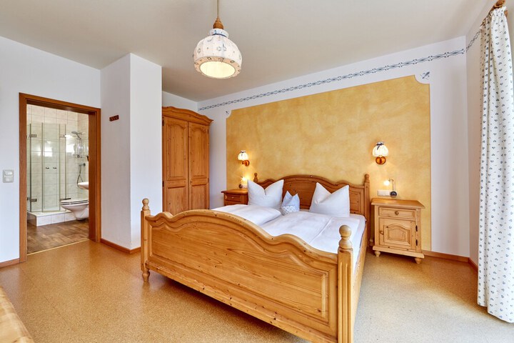 Room 6 of 33