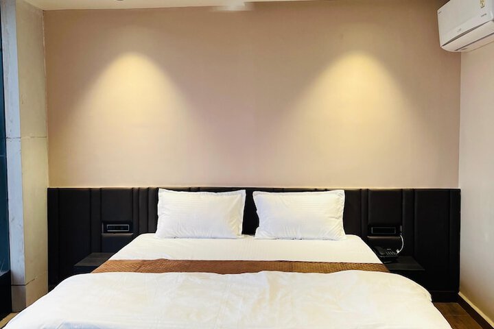 Room 10 of 25