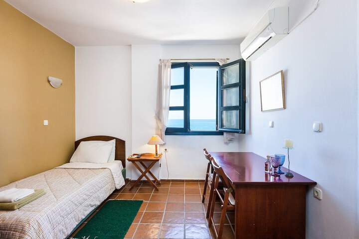 Room 3 of 78