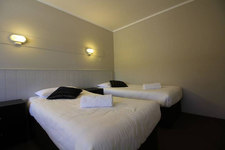 Room 5 of 9