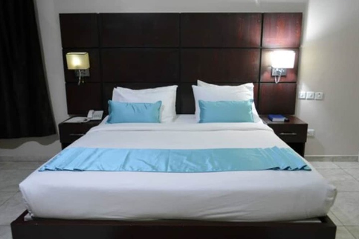 Room 8 of 32