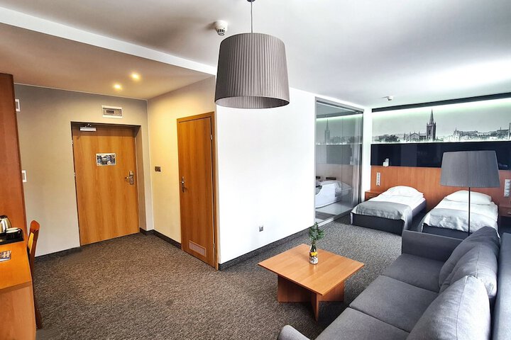 Room 15 of 48