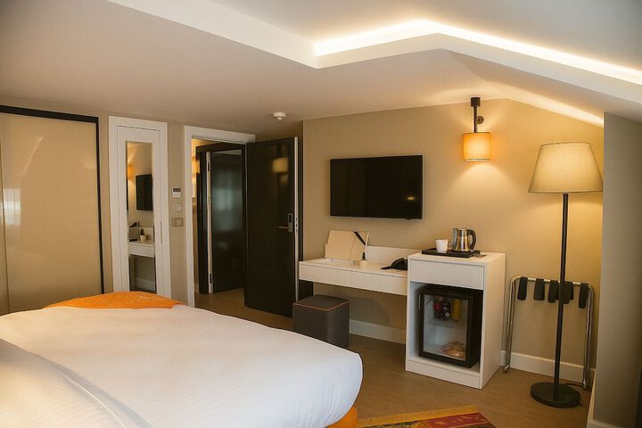 Room 4 of 38