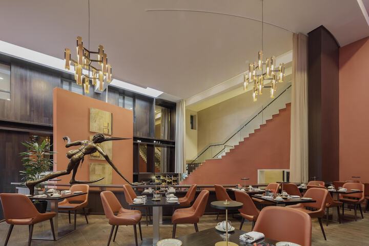 Dining 94 of 126