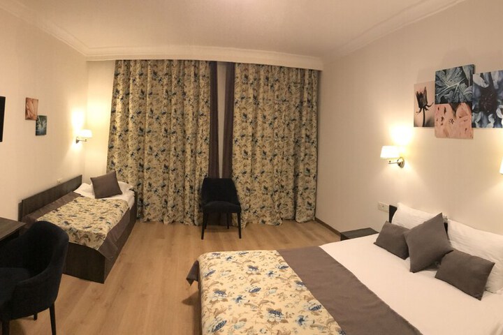 Room 36 of 106