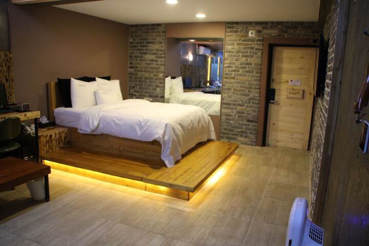 Room 33 of 34