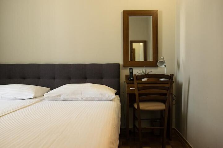 Room 14 of 36