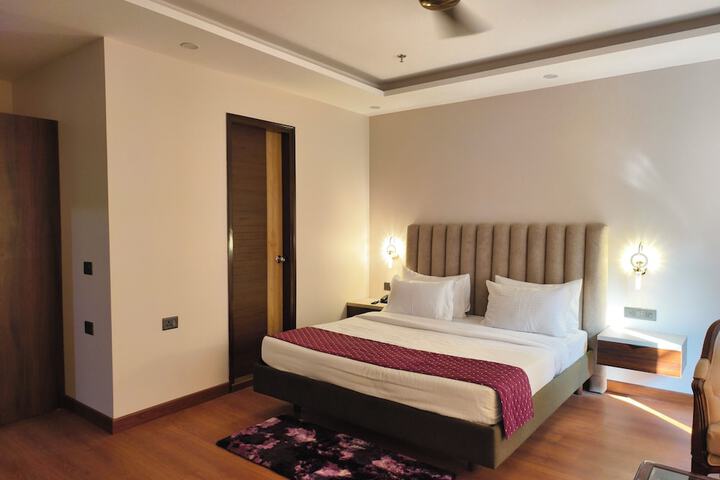 Room 5 of 73
