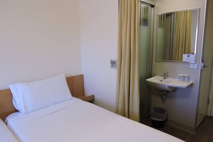 Room 5 of 44
