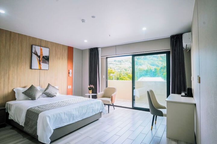 Room 18 of 32