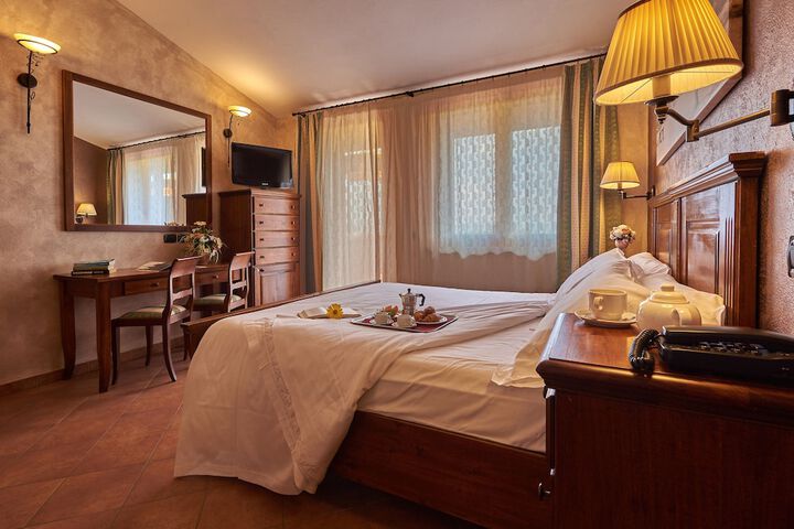 Room 10 of 94
