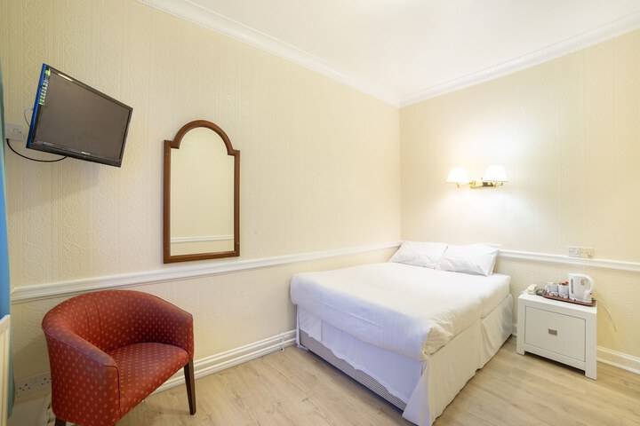 Room 17 of 36
