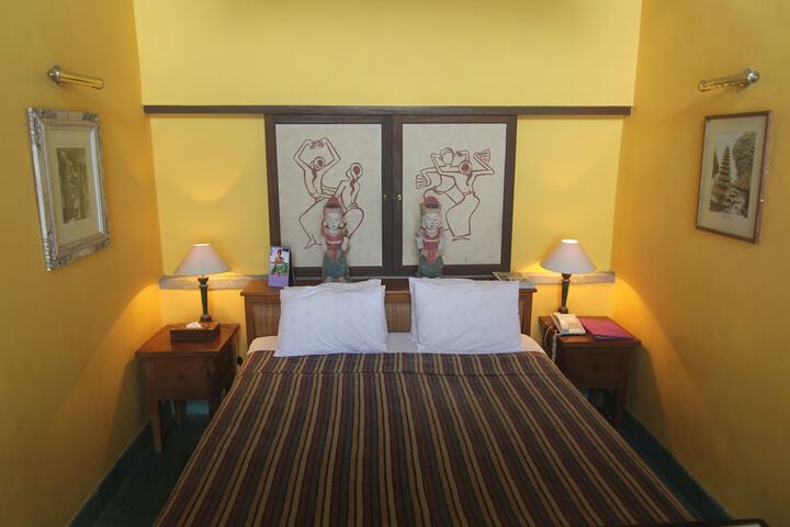 Room 22 of 65
