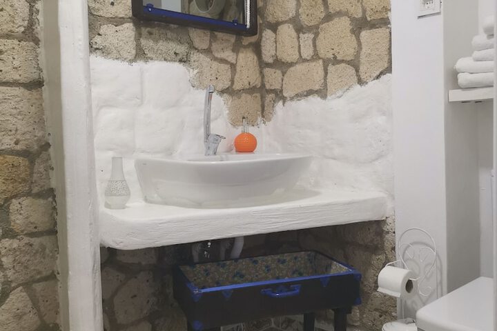Room 10 of 16