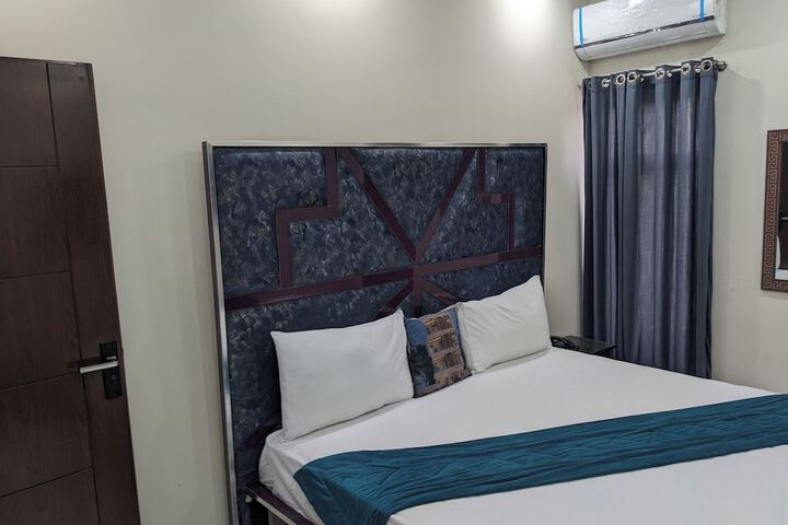 Room 8 of 36