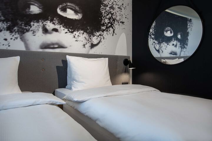 Room 41 of 122