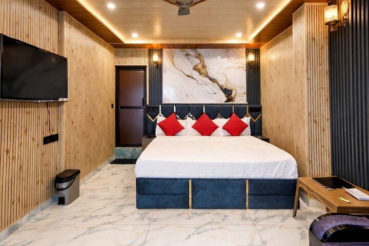 Room 9 of 31