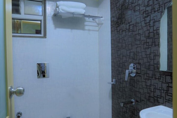 Room 5 of 11