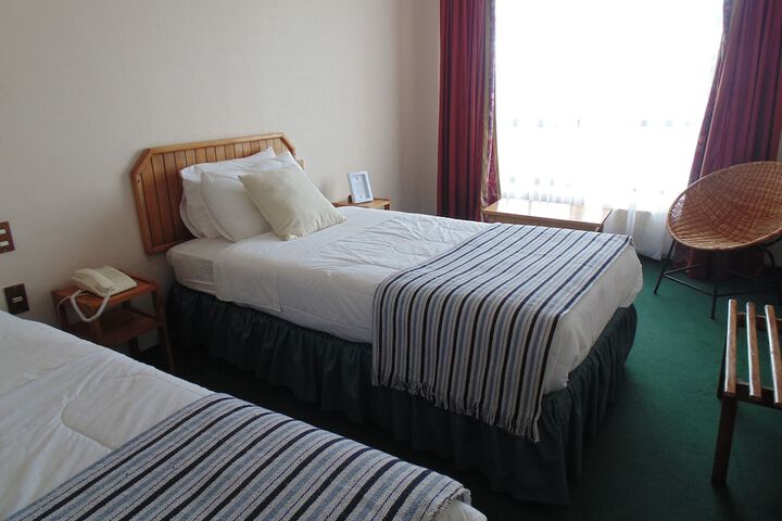 Room 9 of 80