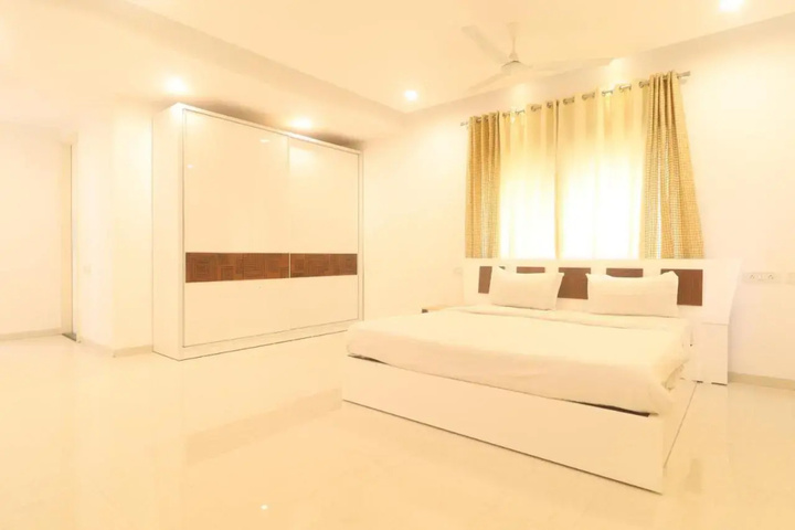 Room 7 of 13