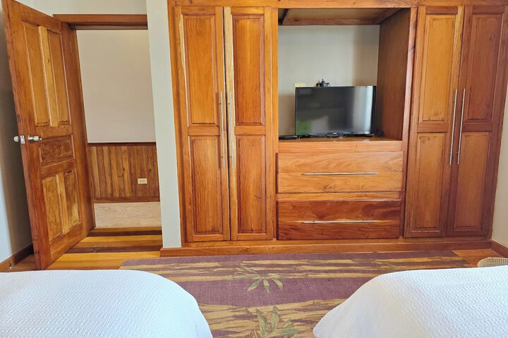 Room 28 of 927