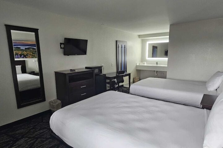 2 Double Bed Mobility Accessible (18 of 18)