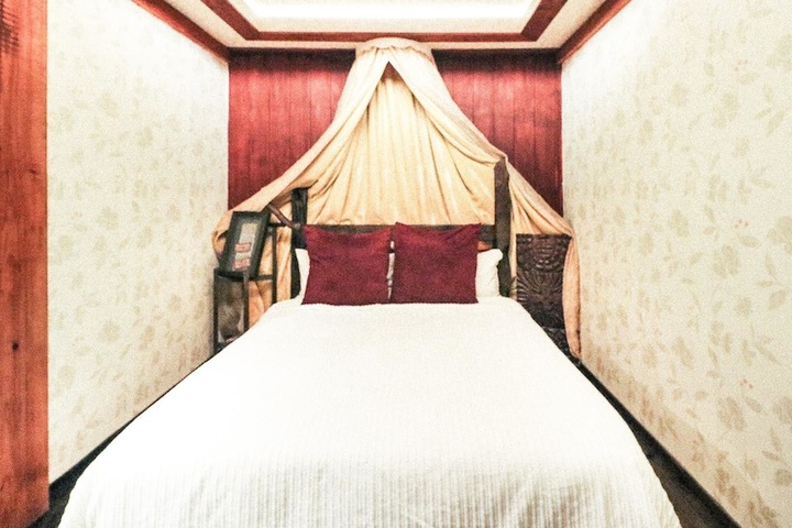 Room 25 of 128