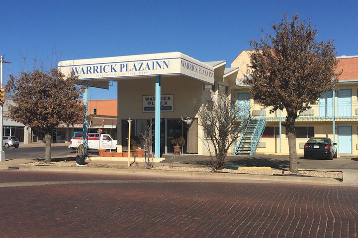 Warrick Plaza Inn