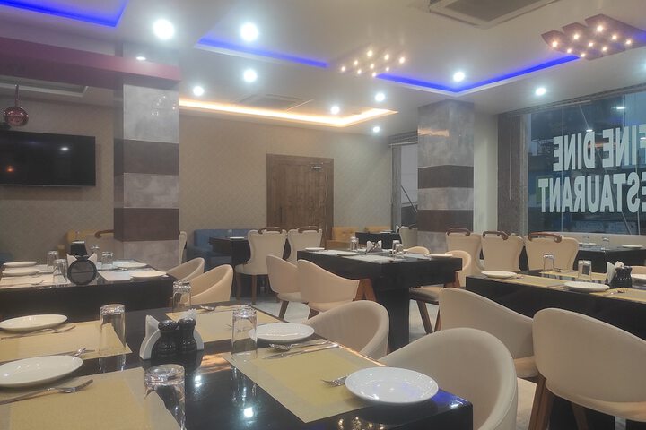 Dining 10 of 13