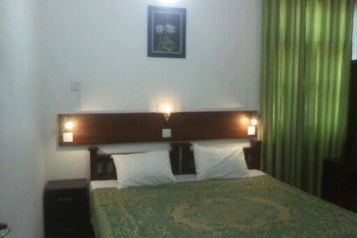 Room 4 of 5