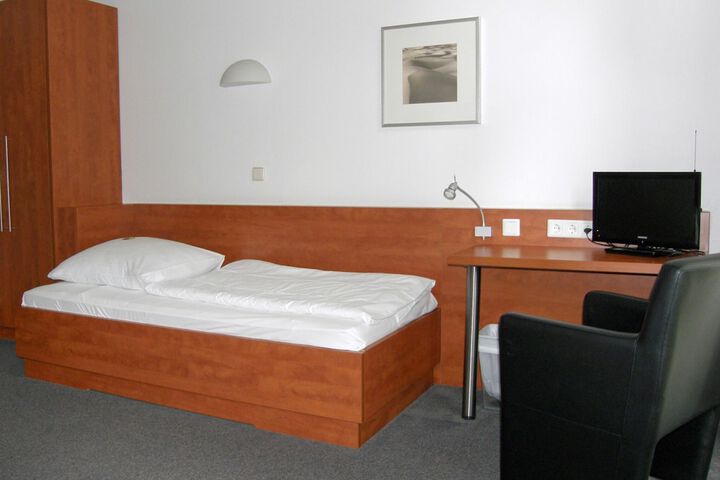 Room 6 of 19