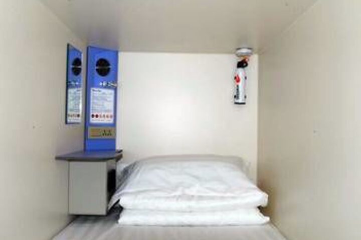 Room 9 of 18