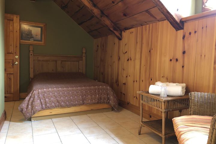 1 Queen Bed (15 of 43)